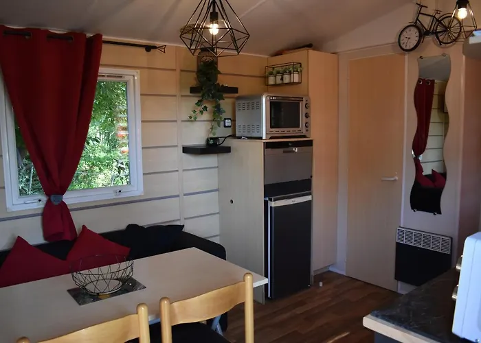 Mobil-home Sur Terrain Bucolique 耶尔